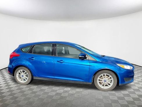 Used 2018 Ford Focus SE w/ Cold Weather Package image 7