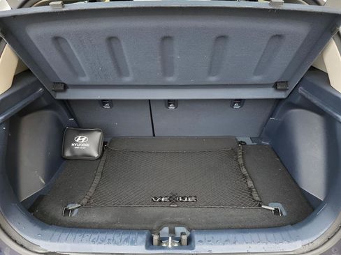 Used 2024 Hyundai Venue Limited image 14