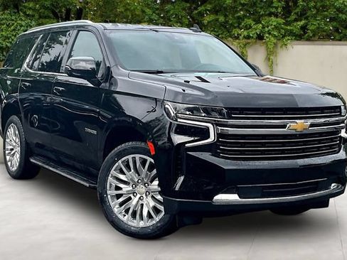 Used 2023 Chevrolet Tahoe LT w/ Luxury Package AWD/4WD image 3