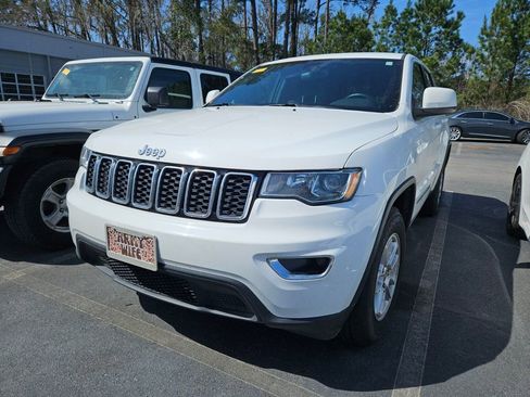 Used 2019 Jeep Grand Cherokee Laredo image 2