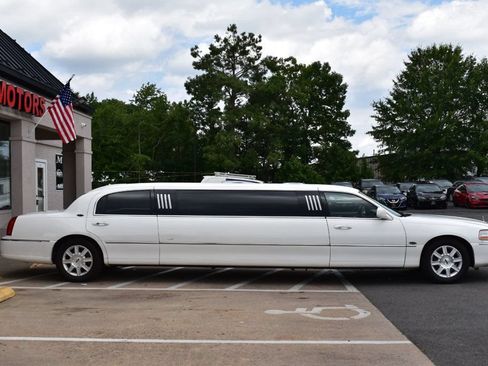 Used 2007 Lincoln Town Car Executive RWD image 9