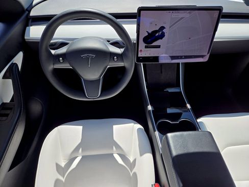 Used 2021 Tesla Model Y Long Range AWD/4WD image 12