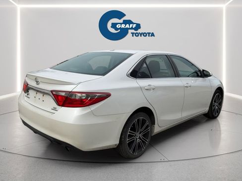 Used 2016 Toyota Camry SE image 5