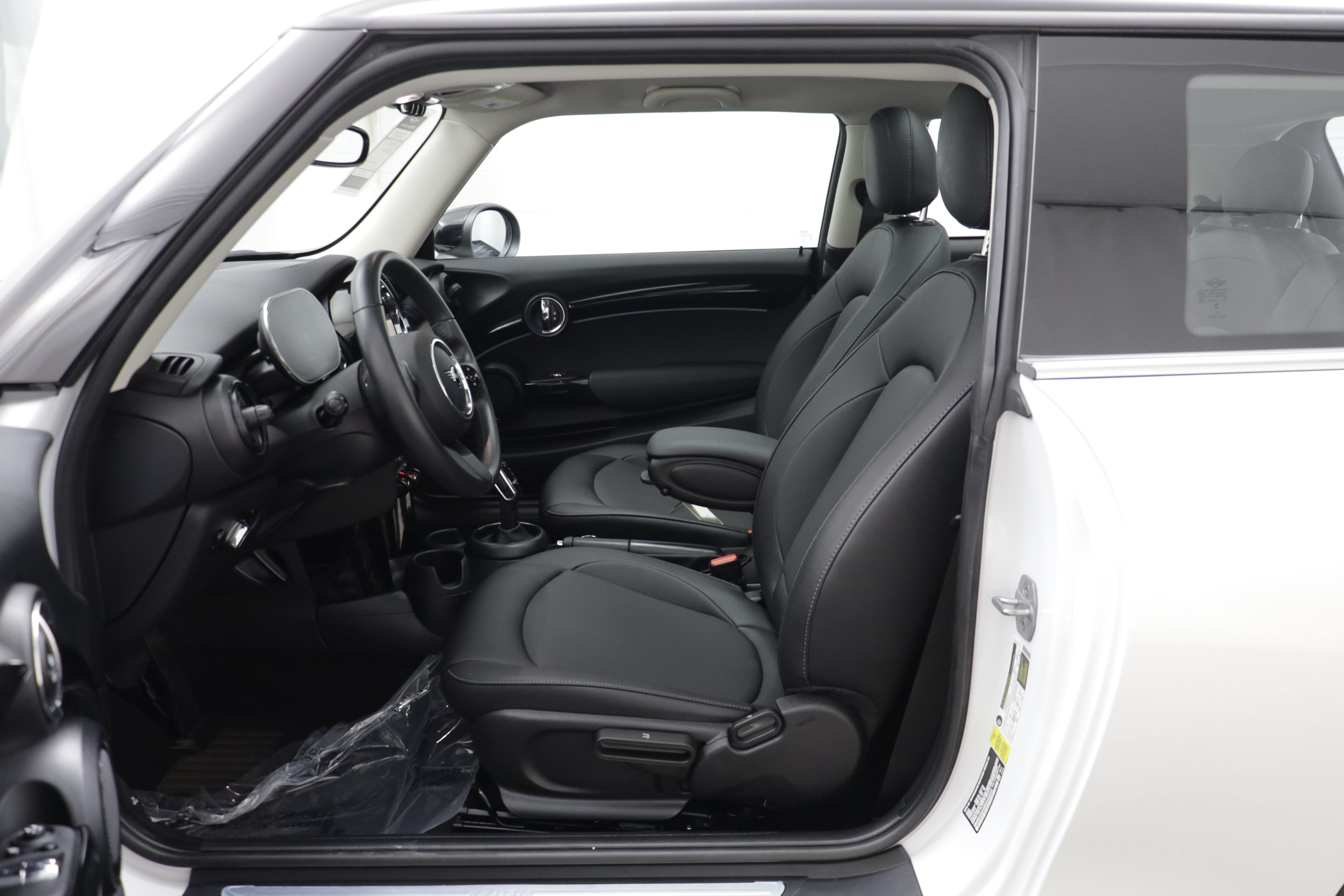 Certified 2024 MINI Cooper 2-Door Hardtop FWD image 5
