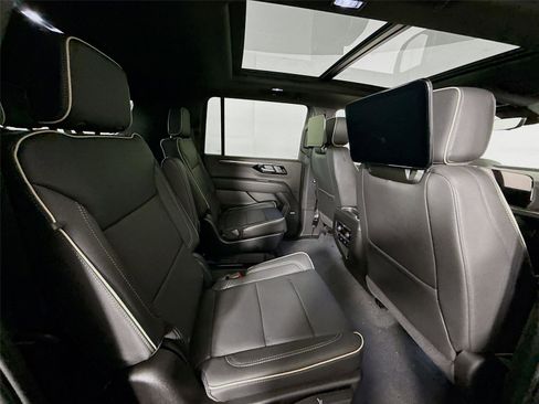 New 2026 Chevrolet Suburban Premier image 24