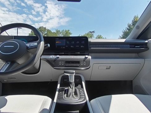 Used 2025 Hyundai Kona SEL AWD/4WD image 30