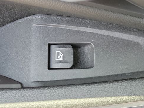 Used 2026 BMW 330i Sedan w/ Convenience Package RWD image 16
