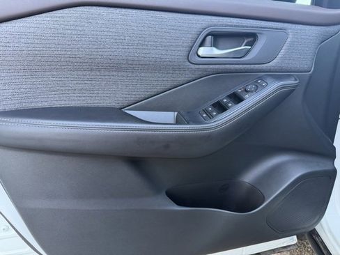 Certified 2021 Nissan Rogue SV image 11