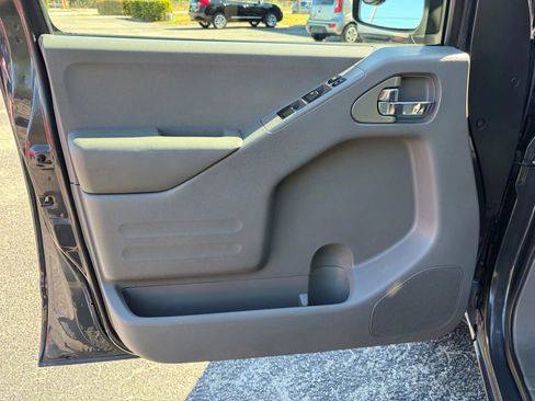 Used 2015 Nissan Frontier SV w/ SV Value Truck Package image 8