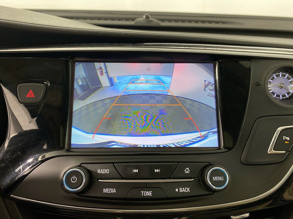 Used 2018 Buick Envision Essence FWD image 17