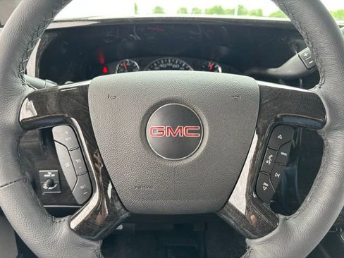 New 2026 GMC Savana 2500 w/ Driver Convenience Package RWD image 32