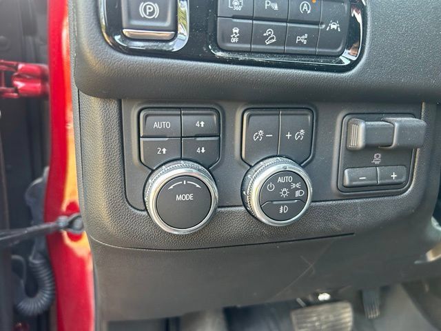 Used 2025 GMC Yukon Elevation AWD/4WD image 23