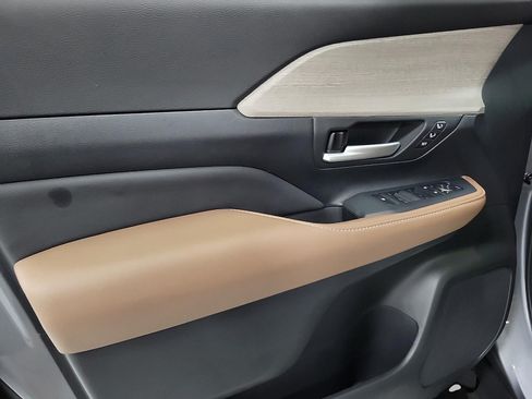 Certified 2026 Toyota Grand Highlander AWD image 10