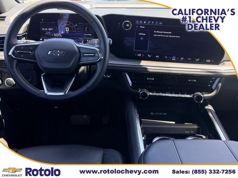 Used 2025 Chevrolet Suburban Z71 AWD/4WD image 16