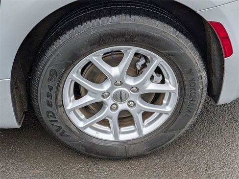 Used 2023 Chrysler Voyager LX image 26