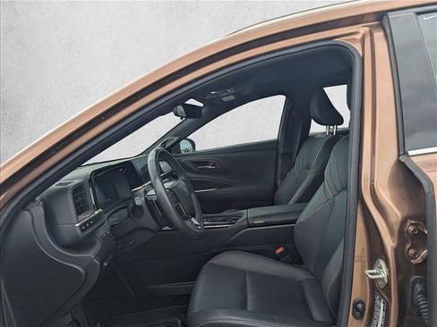 Used 2025 Toyota Crown Signia w/ Advanced Technology Package image 13