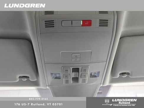 Used 2022 Volkswagen Tiguan SE image 29