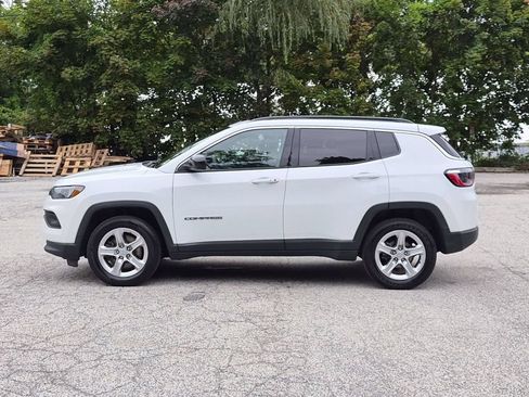 Used 2023 Jeep Compass Latitude w/ Sun and Sound Group AWD/4WD image 8