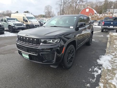 New 2026 Jeep Grand Cherokee Altitude AWD/4WD image 3