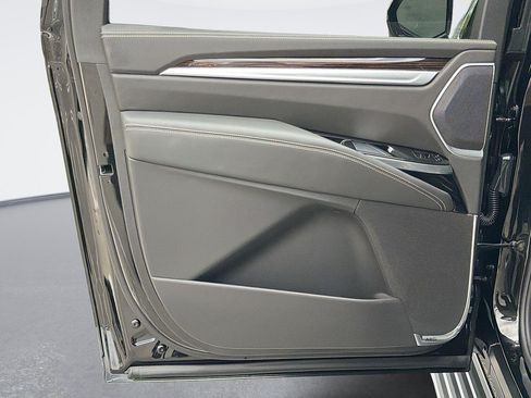 Certified 2026 Cadillac Escalade ESV Luxury AWD/4WD image 26