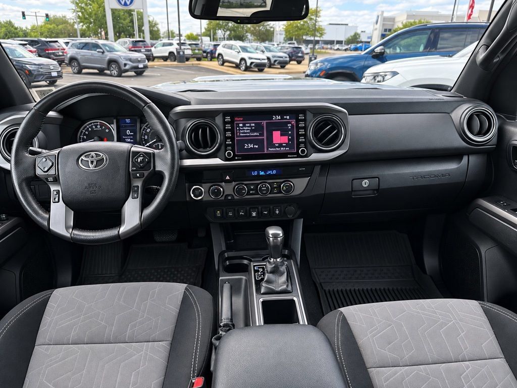 Used 2021 Toyota Tacoma TRD Sport w/ Technology Package AWD/4WD image 15