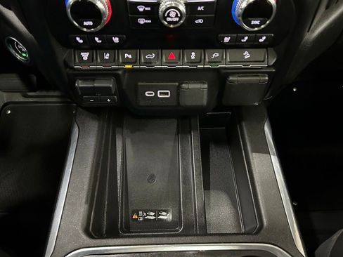 Used 2021 GMC Sierra 2500 AT4 w/ AT4 Premium Plus Package AWD/4WD image 27