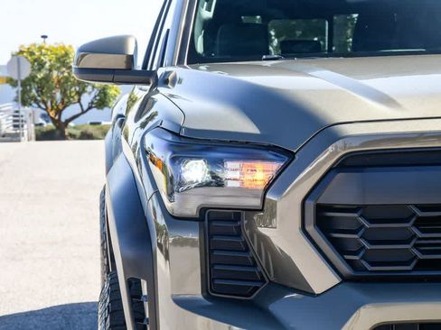 Used 2024 Toyota Tacoma TRD Off-Road w/ TRD Off Road Upgrade Package AWD/4WD image 4