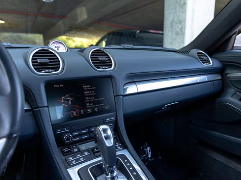 Certified 2025 Porsche 718 Boxster S RWD image 36