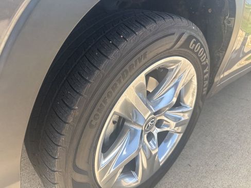 Used 2018 Toyota Highlander Limited FWD image 7