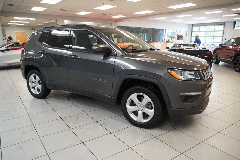 Used 2020 Jeep Compass Latitude w/ Cold Weather Group AWD/4WD image 8