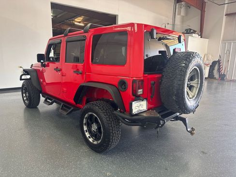 Used 2015 Jeep Wrangler Unlimited Sahara AWD/4WD image 6