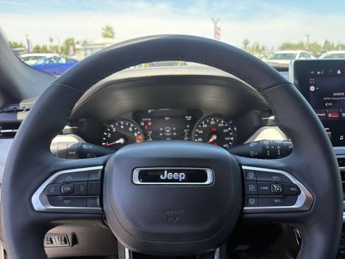 Used 2025 Jeep Compass Limited AWD/4WD image 28