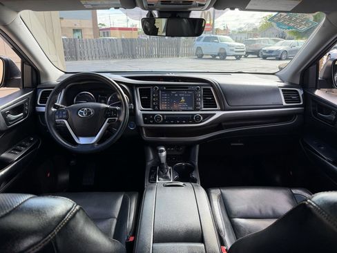 Used 2019 Toyota Highlander Limited AWD/4WD image 5