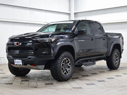 Used 2023 Chevrolet Colorado ZR2 w/ ZR2 Convenience Package III image 3