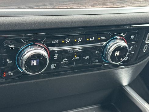 New 2026 GMC Sierra 1500 SLT w/ SLT Premium Package image 18