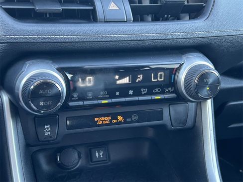 Used 2019 Toyota RAV4 XLE image 28