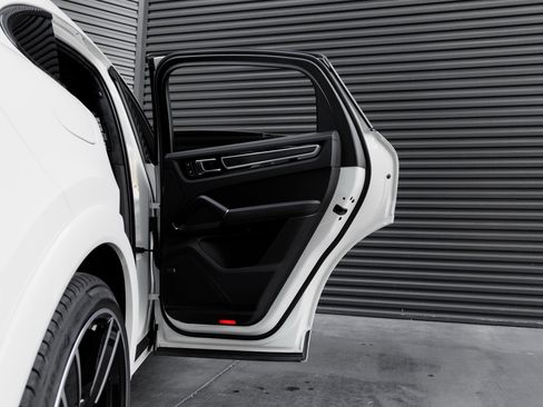 Used 2023 Porsche Cayenne GTS image 31