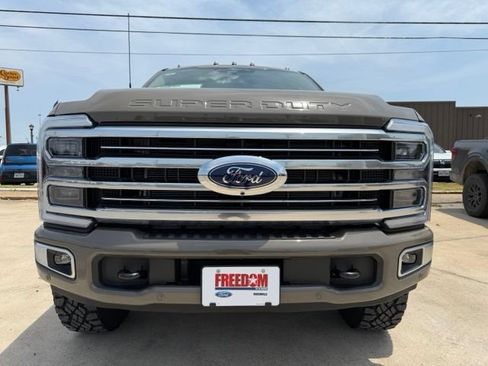 New 2026 Ford F250 Platinum w/ Platinum Plus Package AWD/4WD image 2