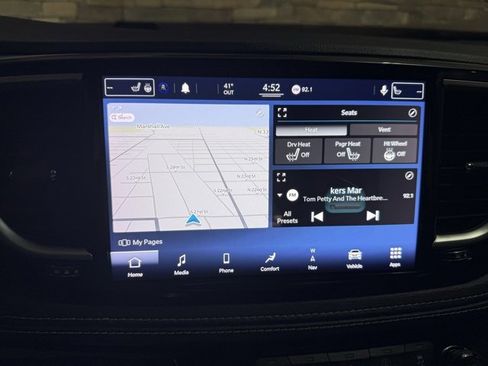 Used 2021 Chrysler Pacifica Limited w/ Premium & Safety Sphere Group image 4