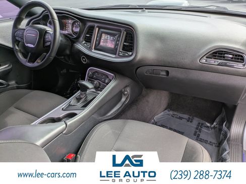Used 2015 Dodge Challenger R/T RWD image 13