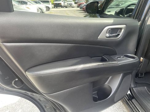 Used 2014 Nissan Pathfinder Platinum w/ Platinum Premium Package AWD/4WD image 22