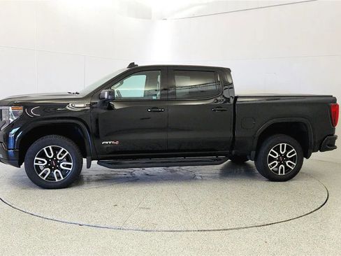 Used 2025 GMC Sierra 1500 AT4 w/ Technology Package AWD/4WD image 4