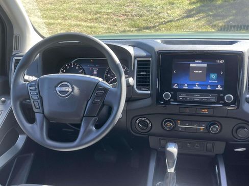 Used 2022 Nissan Frontier SV AWD/4WD image 12