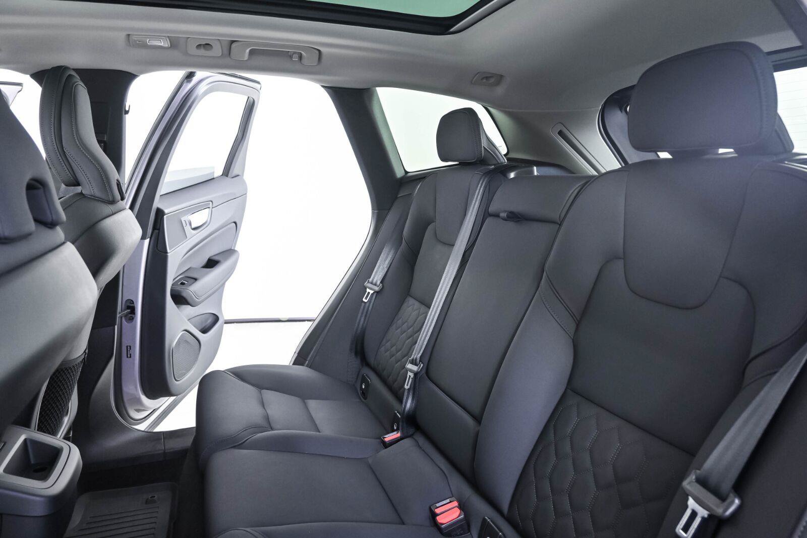 Certified 2026 Volvo XC60 B5 Plus AWD/4WD image 19
