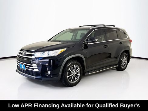 Used 2019 Toyota Highlander XLE FWD image 3