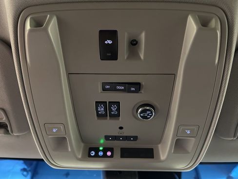 Used 2017 Cadillac Escalade Premium Luxury AWD/4WD image 26