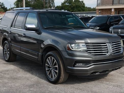 Used 2016 Lincoln Navigator Select RWD image 18