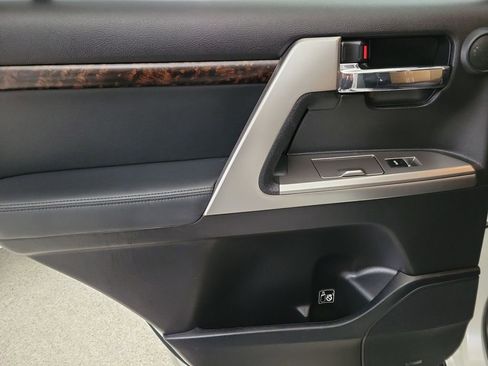 Used 2014 Toyota Land Cruiser AWD/4WD image 19