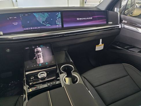 New 2026 Cadillac Escalade ESV Luxury w/ LPO, Radiant Package AWD/4WD image 10