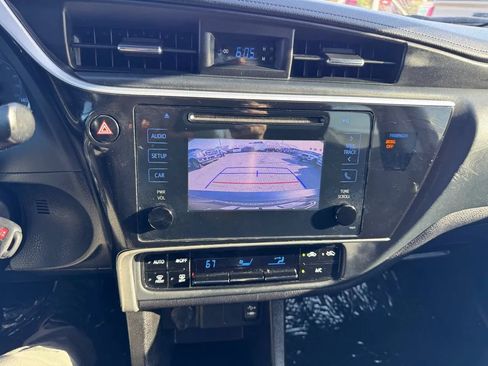 Used 2018 Toyota Corolla LE FWD image 14